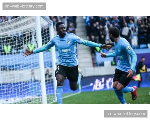 大连英博两场失九球 三中卫变阵未能解决防守漏洞